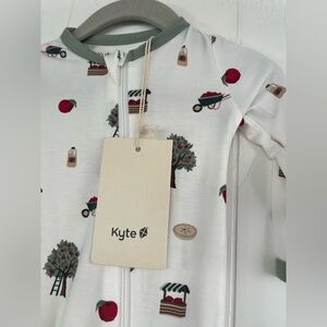 NEW Kyte BABY Retired Apple Orchard Thyme Trim Zip Romper Size 3-6 Months